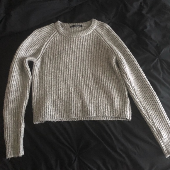 Brandy Melville Cropped Sweater - Picture 1 of 3